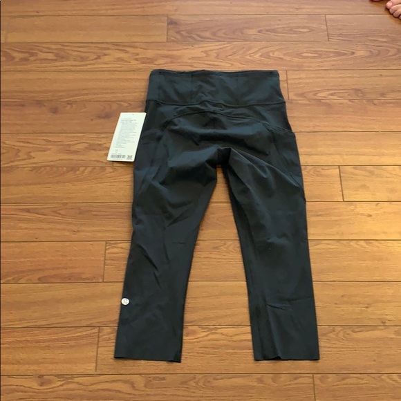 NWT lululemon Fast and Free Crop 19” - Picture 2 of 5